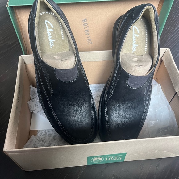 NEW Clarks Men's Black Senner Lane Leather Pull On Loafer Oxford Shoes. Size 9.5